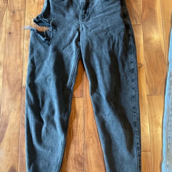 Hollister Jeans - Picture 1 of 2